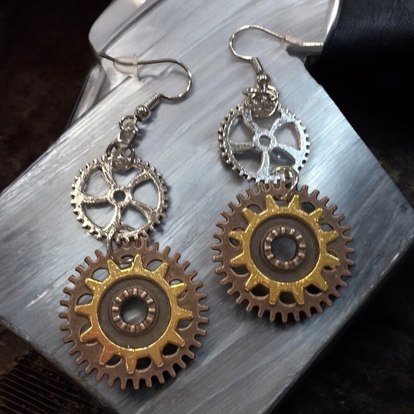 Steampunk dangling earrings Cosplaying Costume Gears Mixed metal Hypoallergenic - Picture 9 of 11
